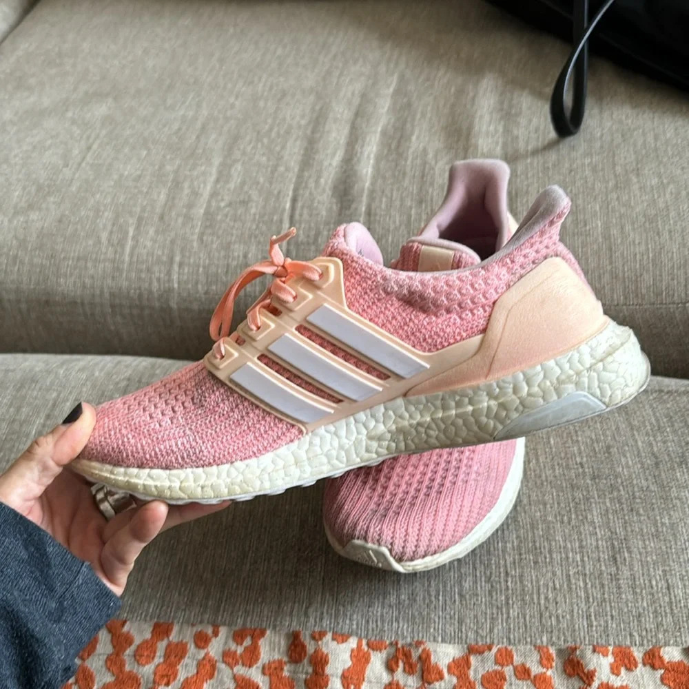 Adidas ultra boost size is 9 4.0 CLEAR ORANGE/ORCHID TINT/TRUE PINK - Picture 11 of 12